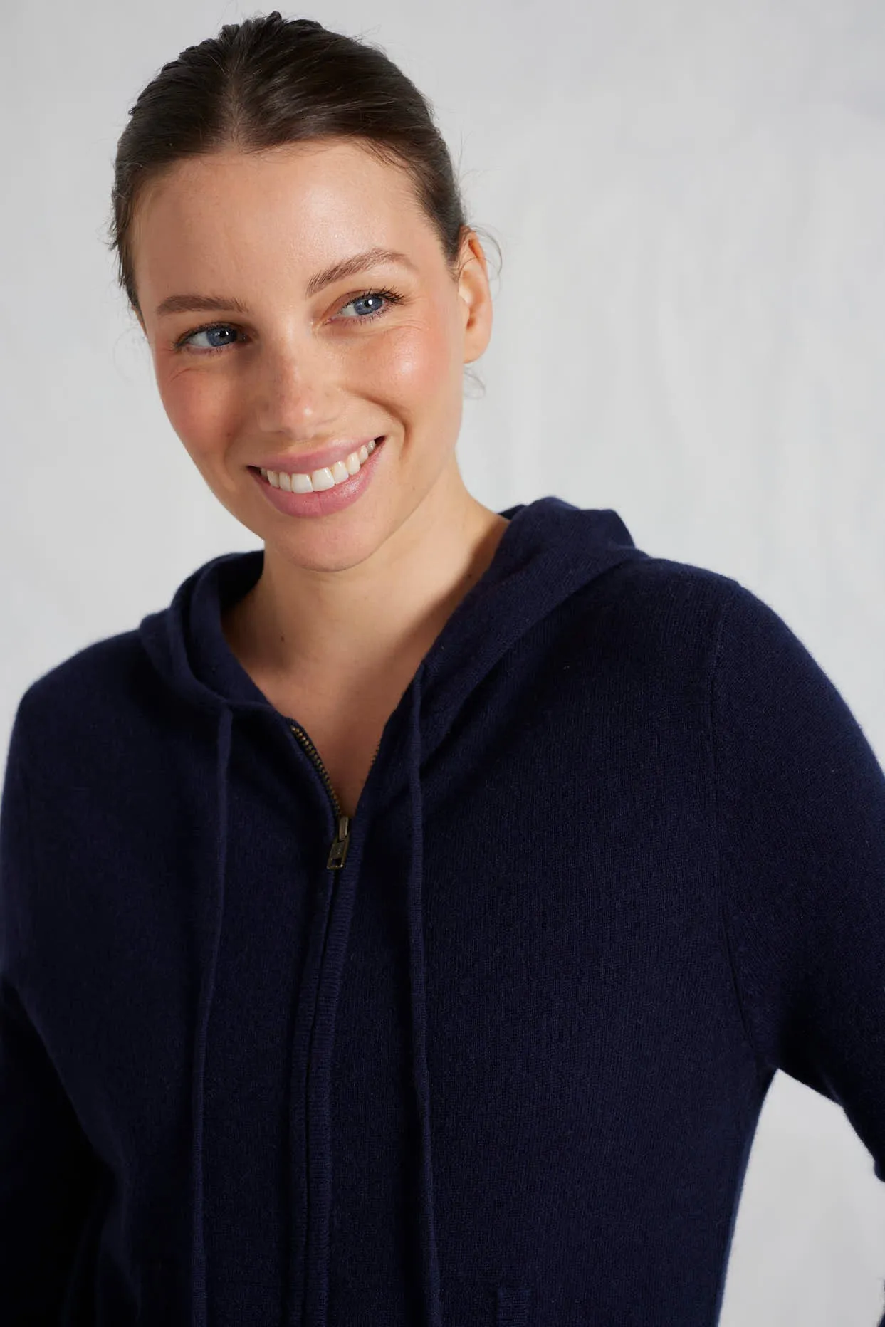 Amber Cashmere Hoodie in Mariner