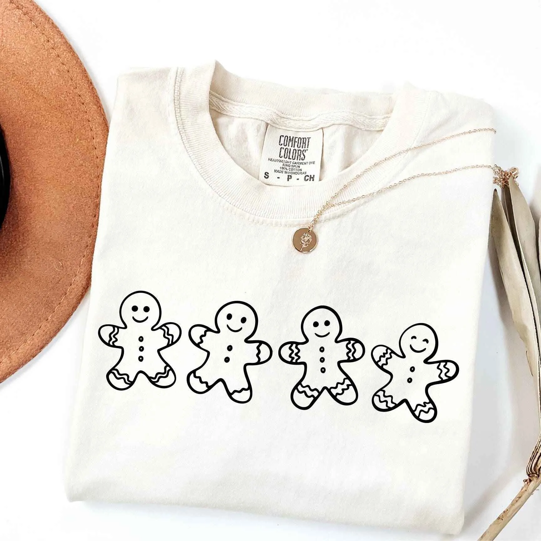 Customizable Gingerbread Men Christmas Sweatshirt – Festive Holiday Design