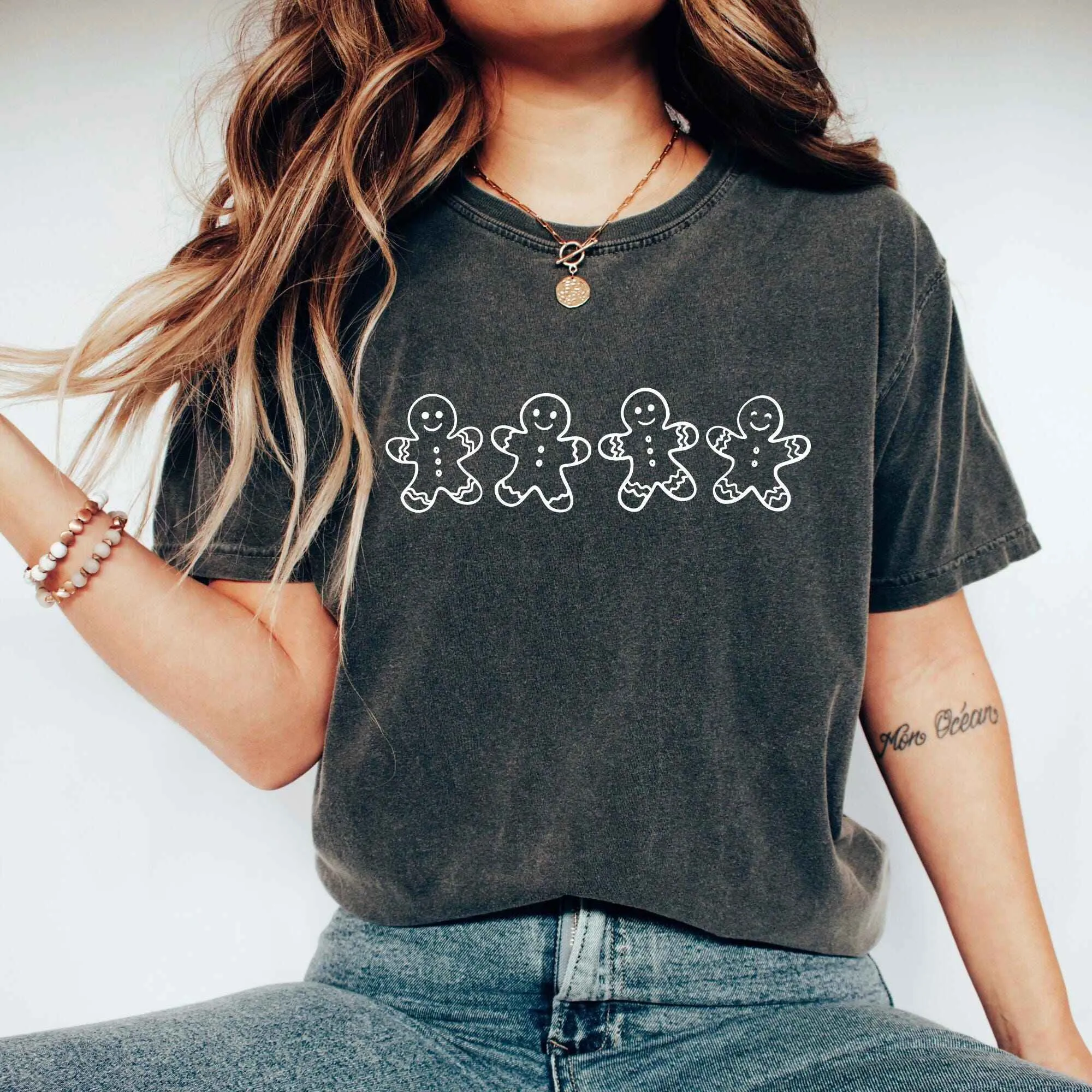 Customizable Gingerbread Men Christmas Sweatshirt – Festive Holiday Design