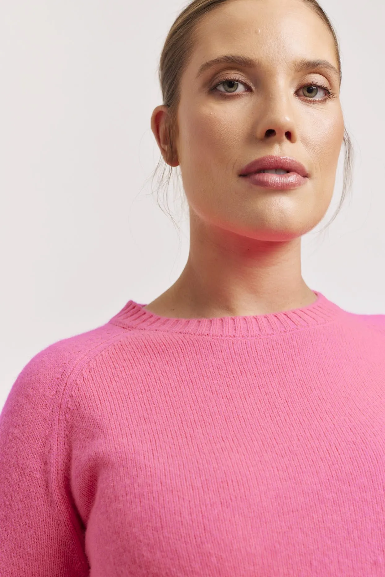 Fifi Crew Cashmere Sweater in Electric Pink