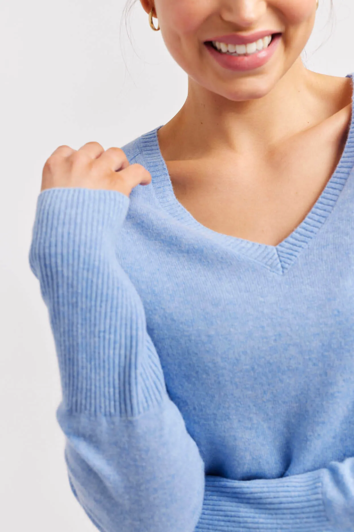 Fifi V Cashmere Sweater in Azure