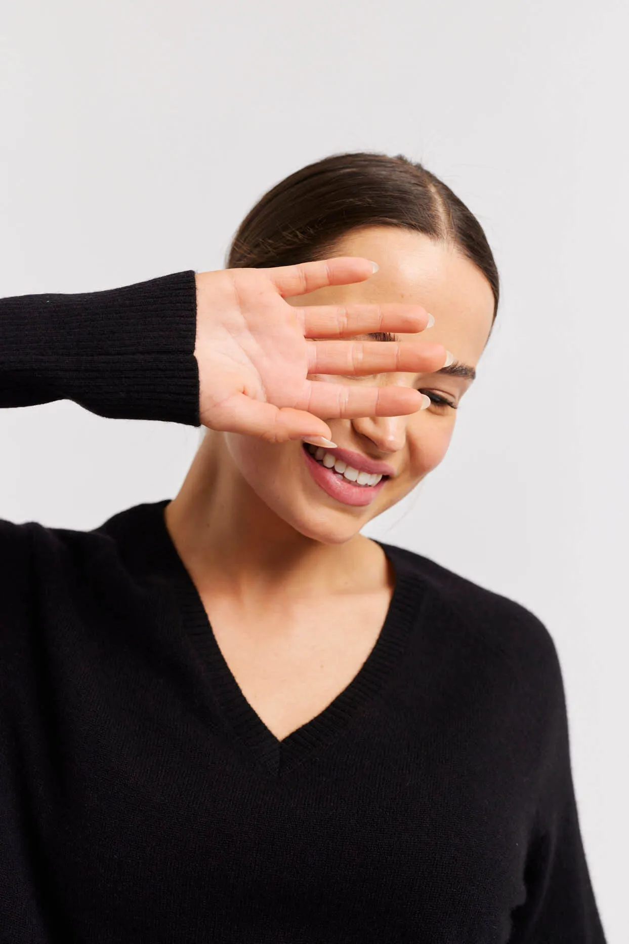 Fifi V Cashmere Sweater in Black
