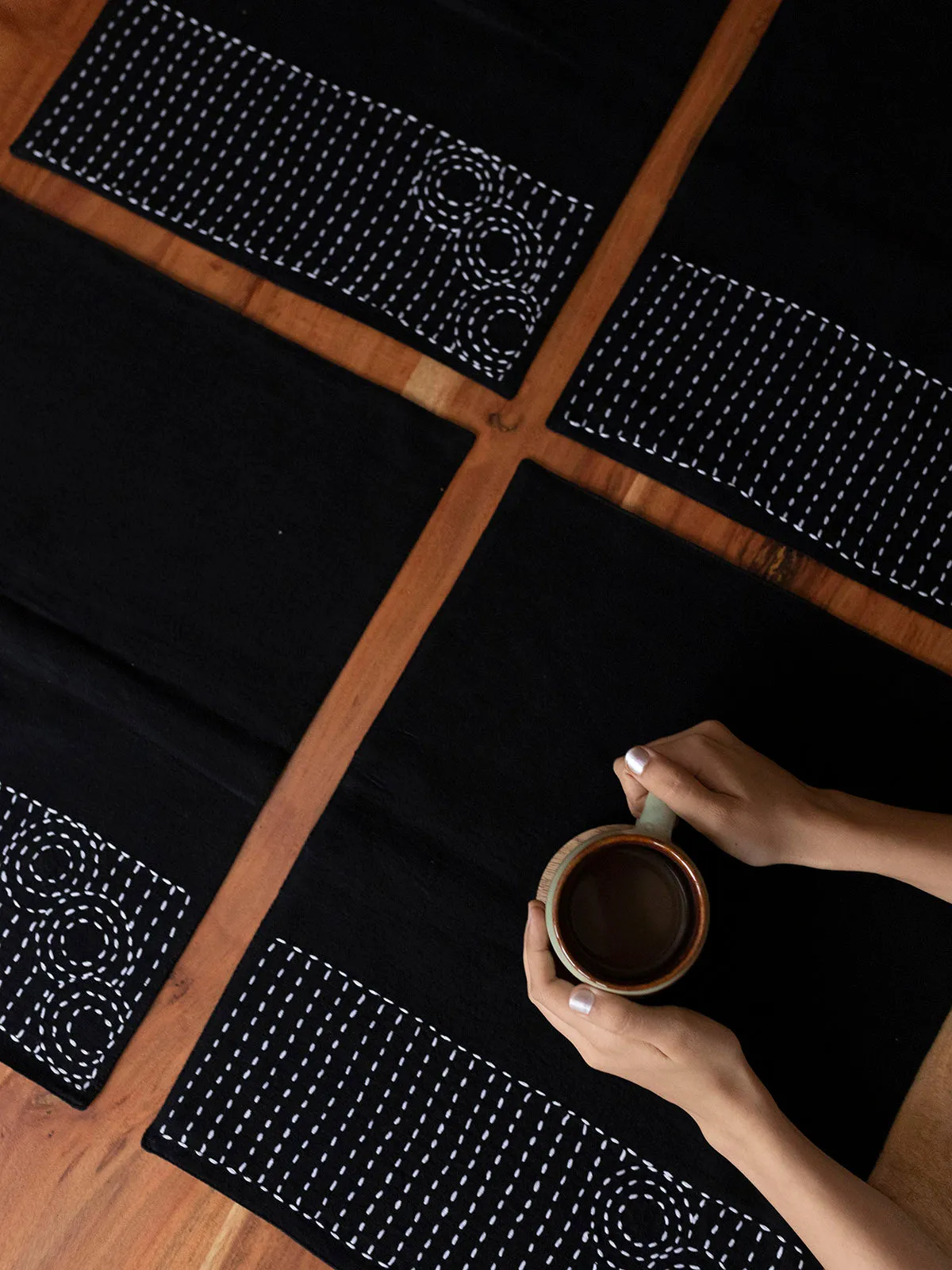 Friede Table Mats Set Of 6 Pcs Black