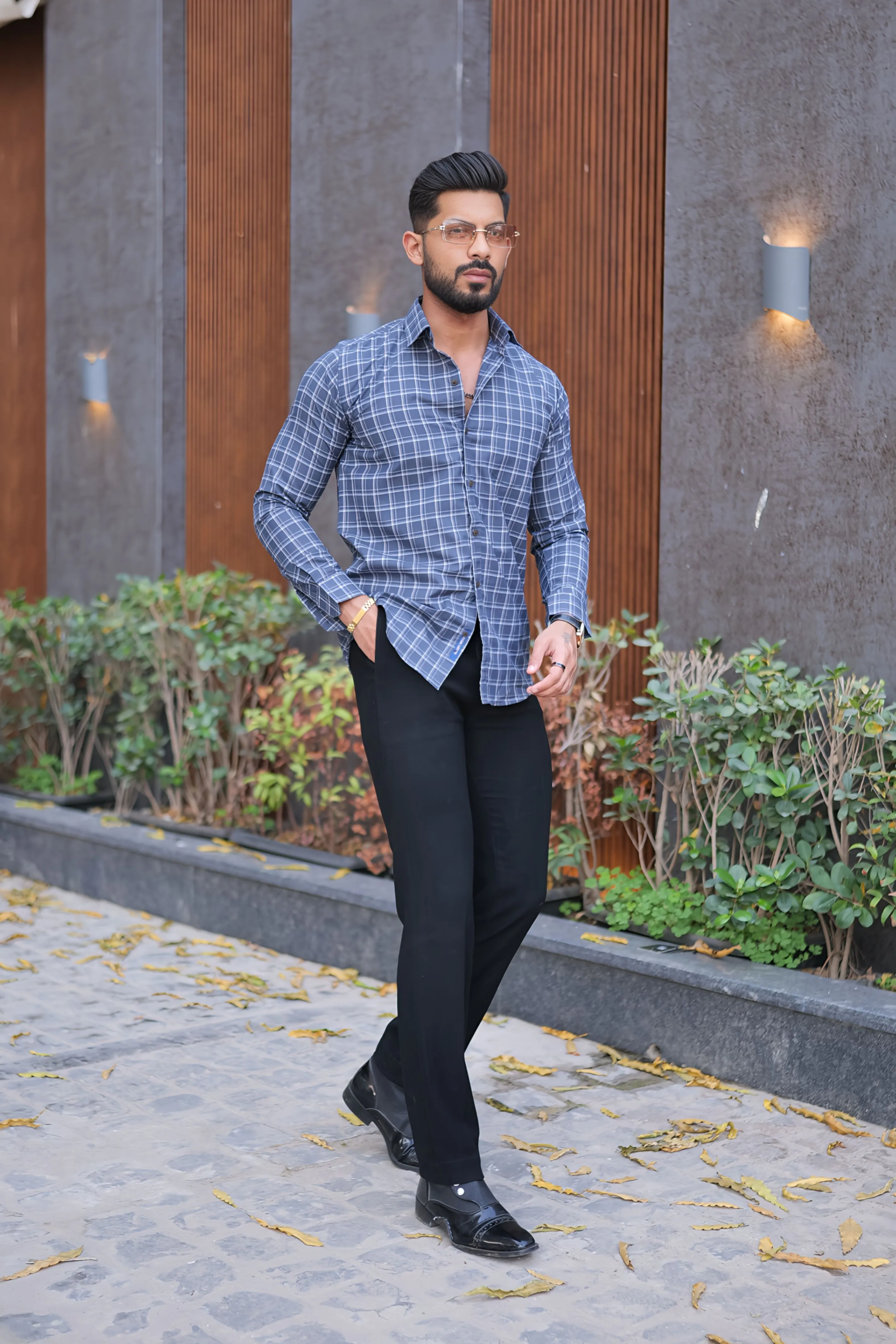 VOZIA Trendy Checked Men's Shirt